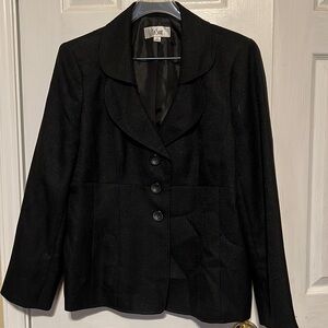 Two piece black women’s pant suit size 18 Le Suit gently used with a few grays